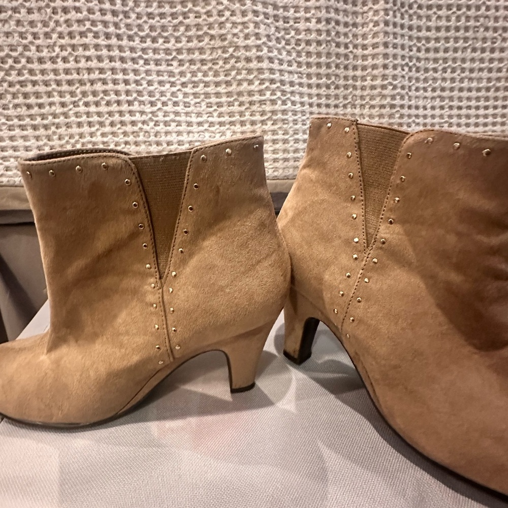 Aerosols tan bootie. Size 9 like new
